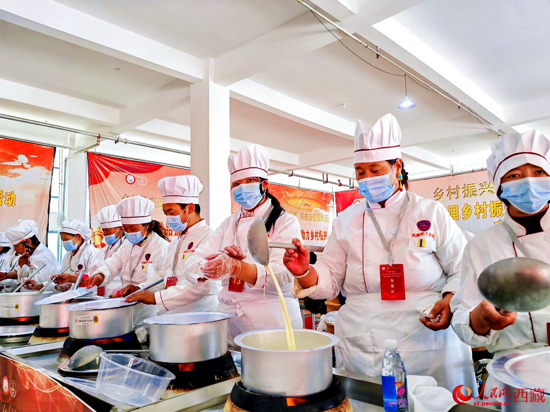 廚藝比拼。人民網(wǎng) 李海霞攝