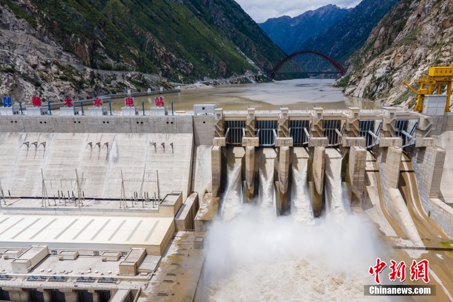 資料圖為2021年8月7日，西藏山南雅魯藏布江上的藏木水電站。（無人機(jī)畫面） <a target='_blank' href='/'><p  align=