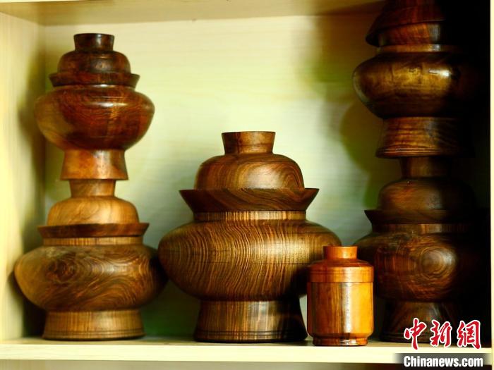 圖為各種木碗成品?！?鄧巴 　攝