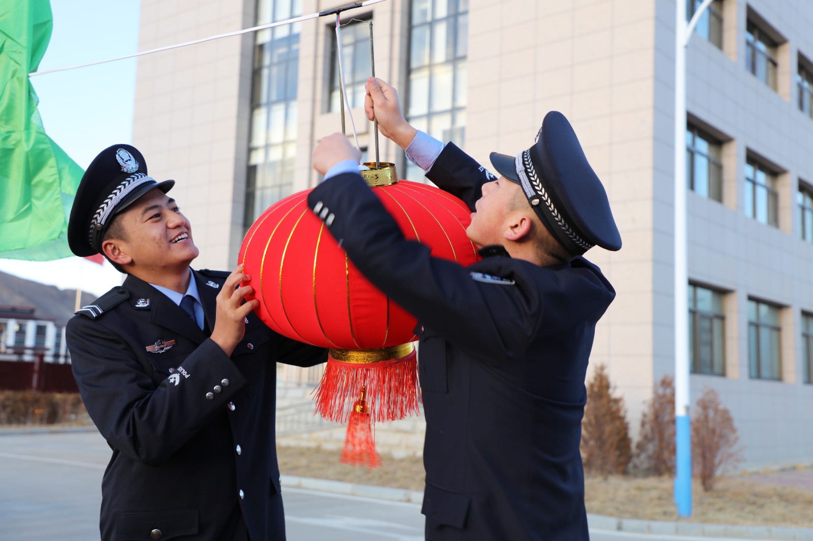 （要聞 新媒體）雪域邊關(guān)的他們，是歸途的(4189296)-20230122091651.jpg