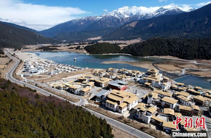 2月17日，西藏林芝魯朗小鎮(zhèn)。(無人機照片) 李林 攝