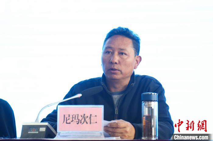 西藏自治區(qū)體育局黨組副書記、局長(zhǎng)尼瑪次仁講話?！∝暣_ 攝