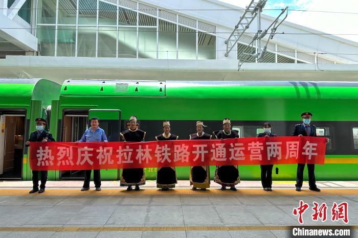 中國鐵路青藏集團有限公司慶祝拉林鐵路開通運營兩周年?！±詈Ｐ?攝