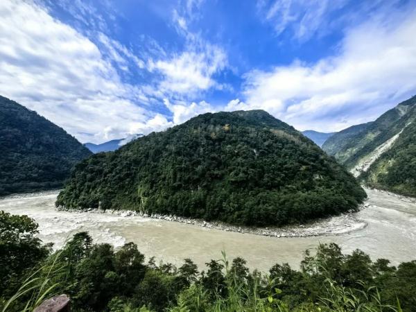 幾代建設(shè)者，歷經(jīng)半個(gè)多世紀(jì)完成！這是一條怎樣的公路？