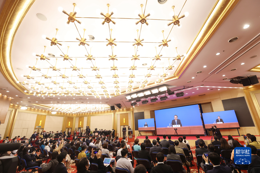 李克強(qiáng)總理出席記者會并回答中外記者提問