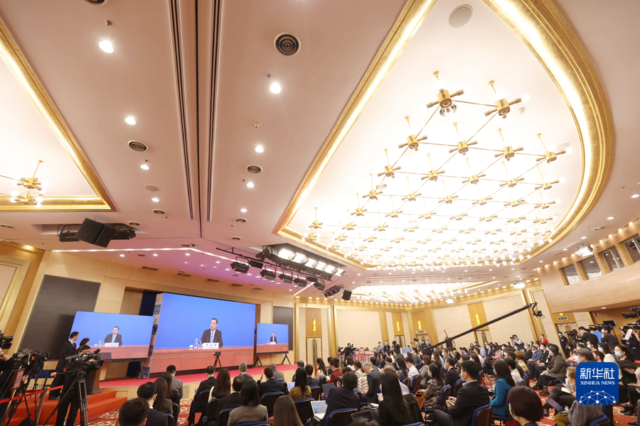李克強(qiáng)總理出席記者會并回答中外記者提問