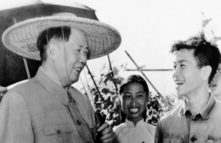 1958年，毛主席在廣東視察。